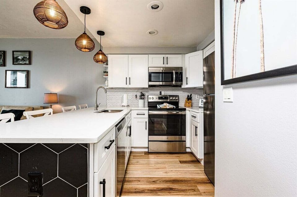 Another look at the kitchen