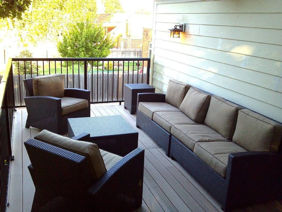 Put your feet up and relax on the outdoor patio under the trees at Tradhuset (treehouse)