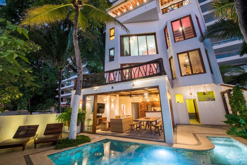 Lower living room - Facade at night
