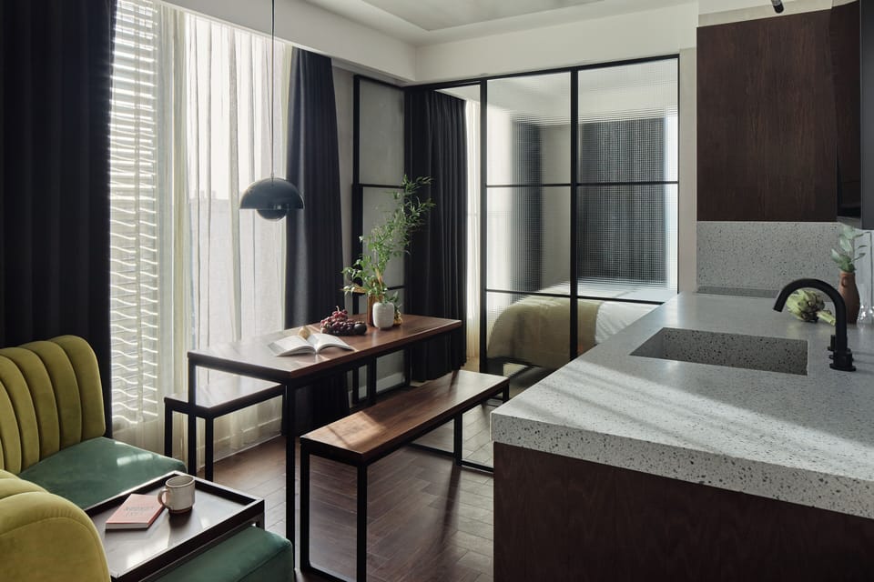 One Bedroom Apartment | In-room safe, desk, laptop workspace, blackout drapes