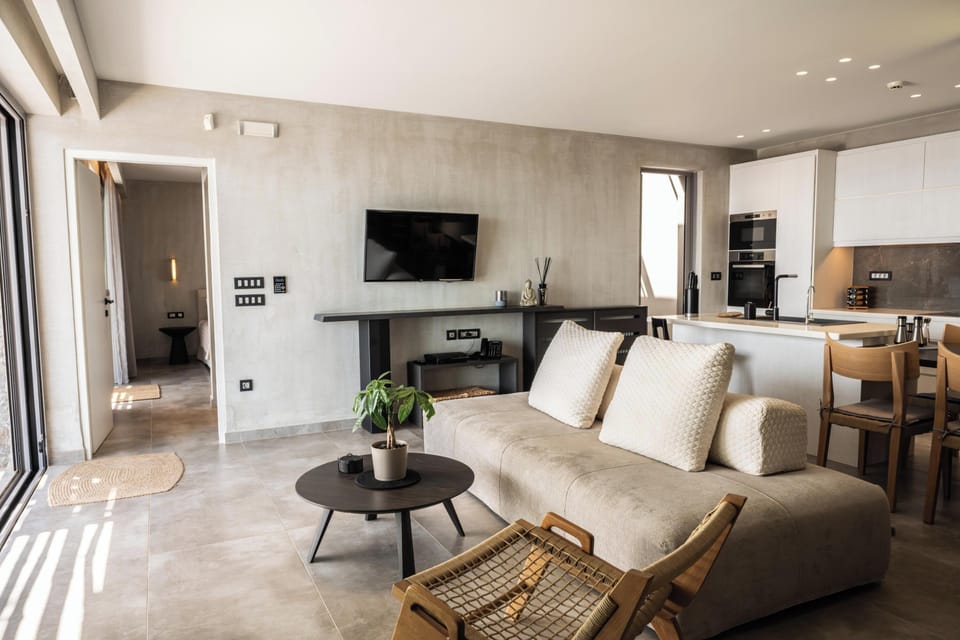 Floor-to-ceiling glass panels let the light and air in, all day long.