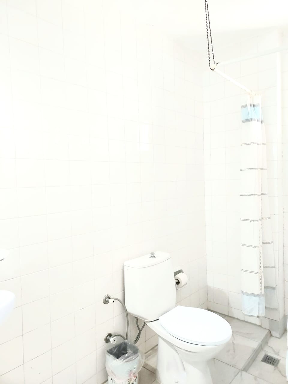 Standard Room | Bathroom | Shower, free toiletries, hair dryer, towels