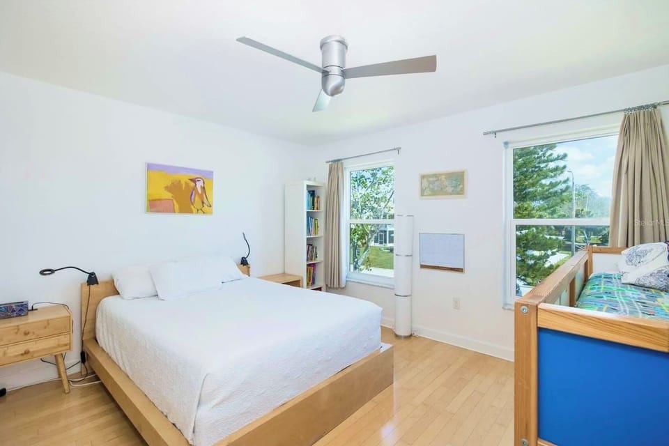 Upstairs bedroom nr 3 - Queen & kids bunkbed