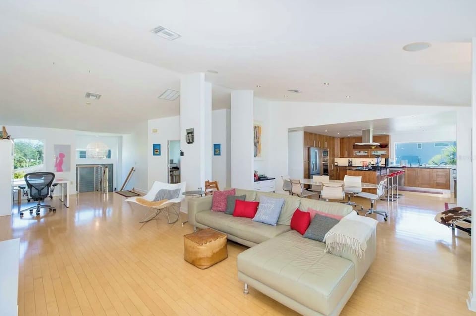 2 guest bedrooms & bathroom to the left ; master bed&bathroom behind kitchen 