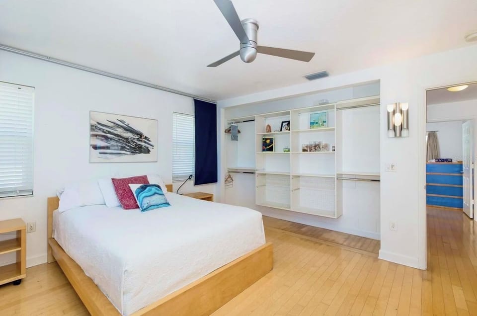 Upstairs bedroom 2