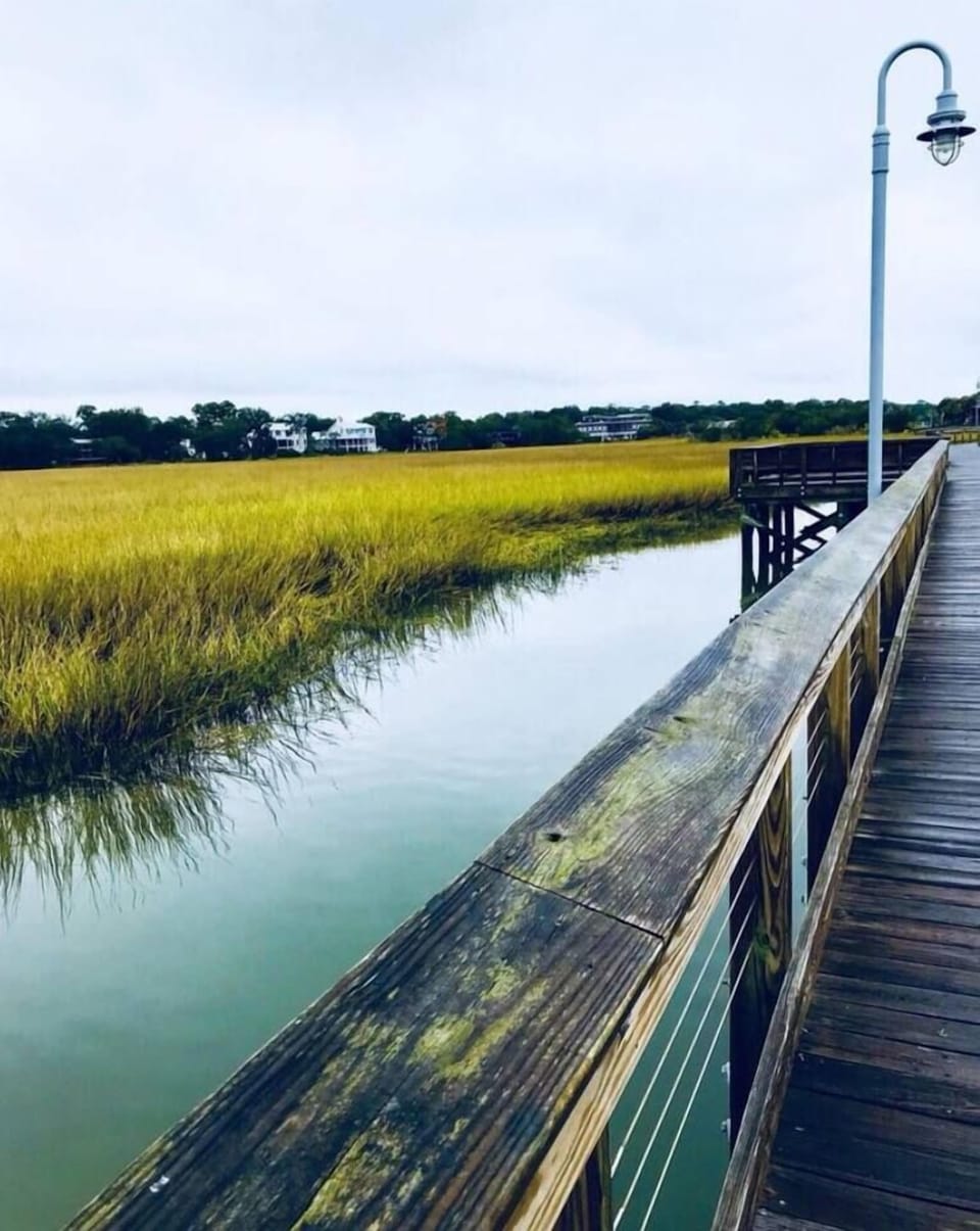 6 minutes to the Shem Creek boardwalk and park