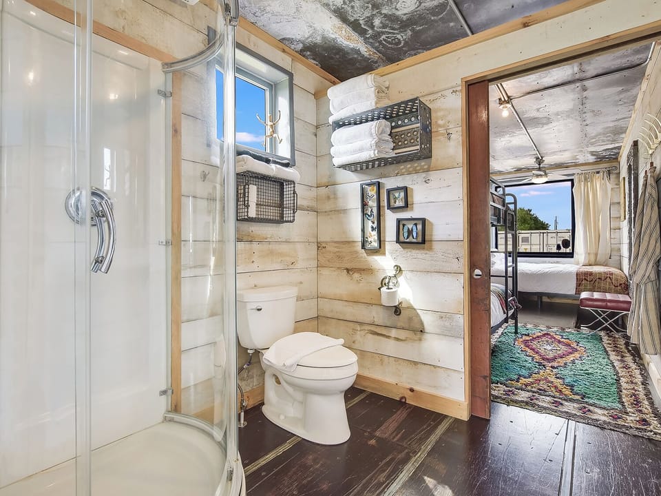 Houze6-Bathroom