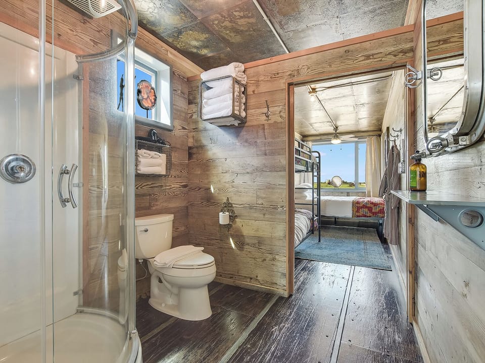 Houze4-Bathroom