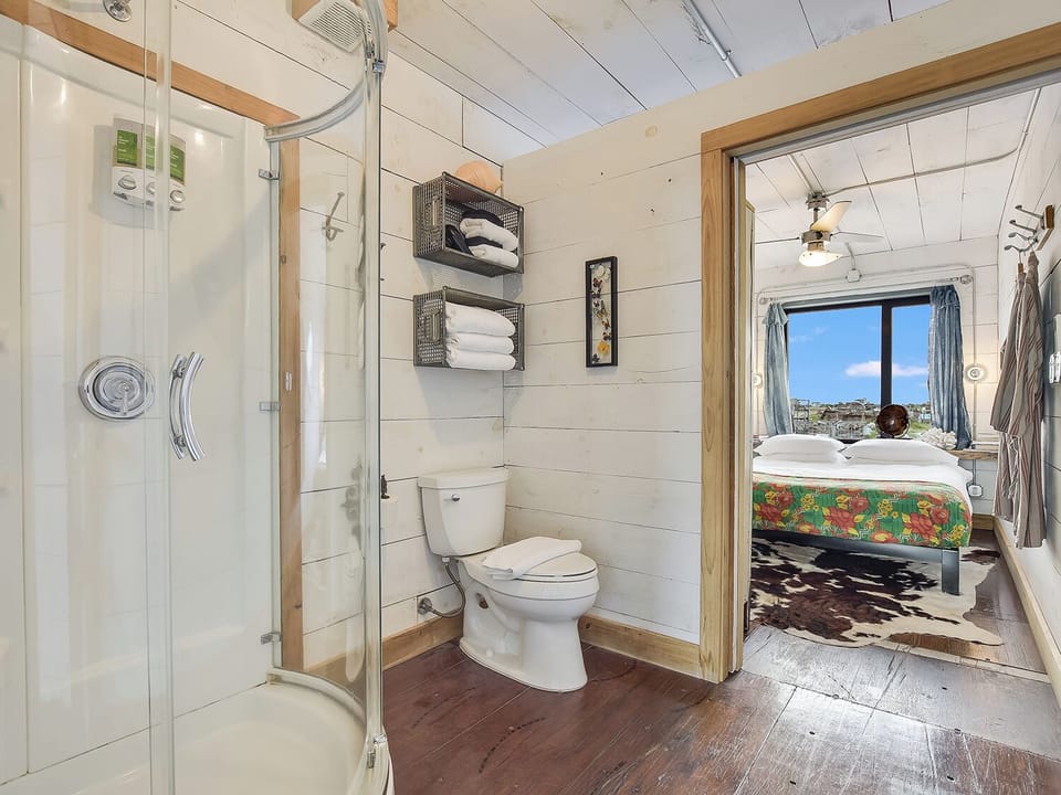 Houze3-Bathroom