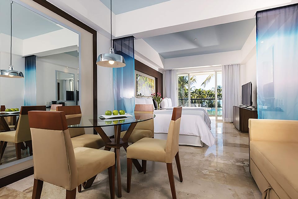Junior Suite Pool view Doble | Free minibar, in-room safe, blackout drapes, iron/ironing board
