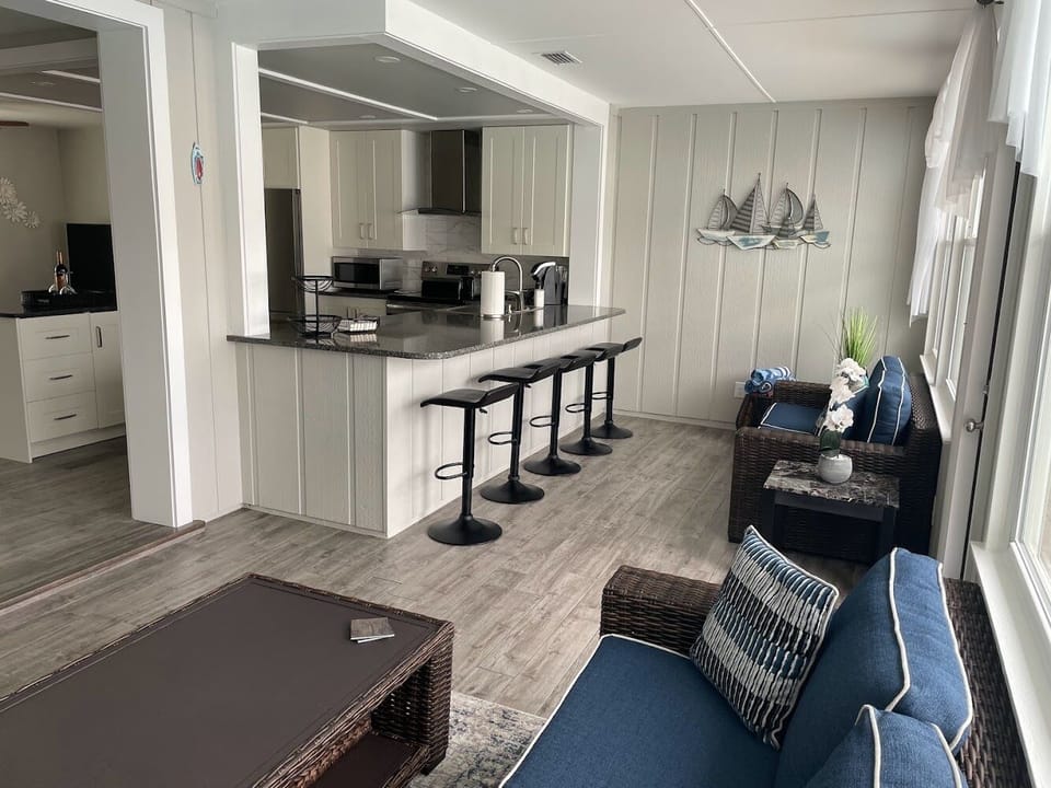 Lanai with kitchen counter seating