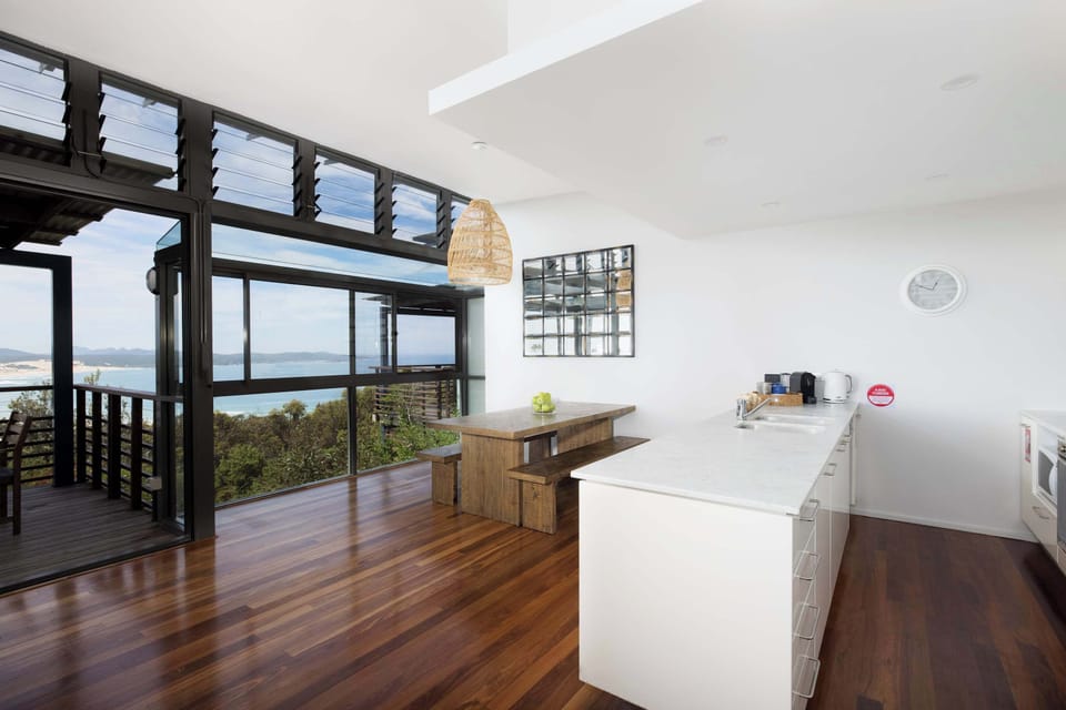 Kitchen dining with views to die for