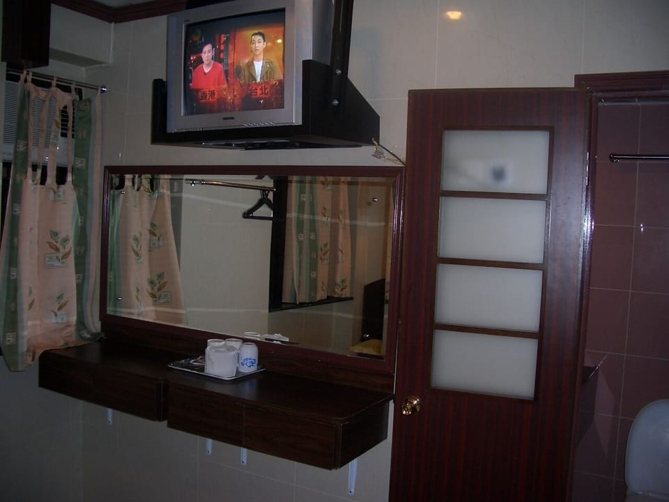 Soundproofing, free WiFi, bed sheets