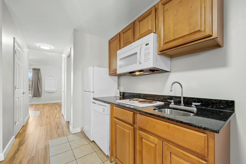 Fridge, microwave, coffee/tea maker