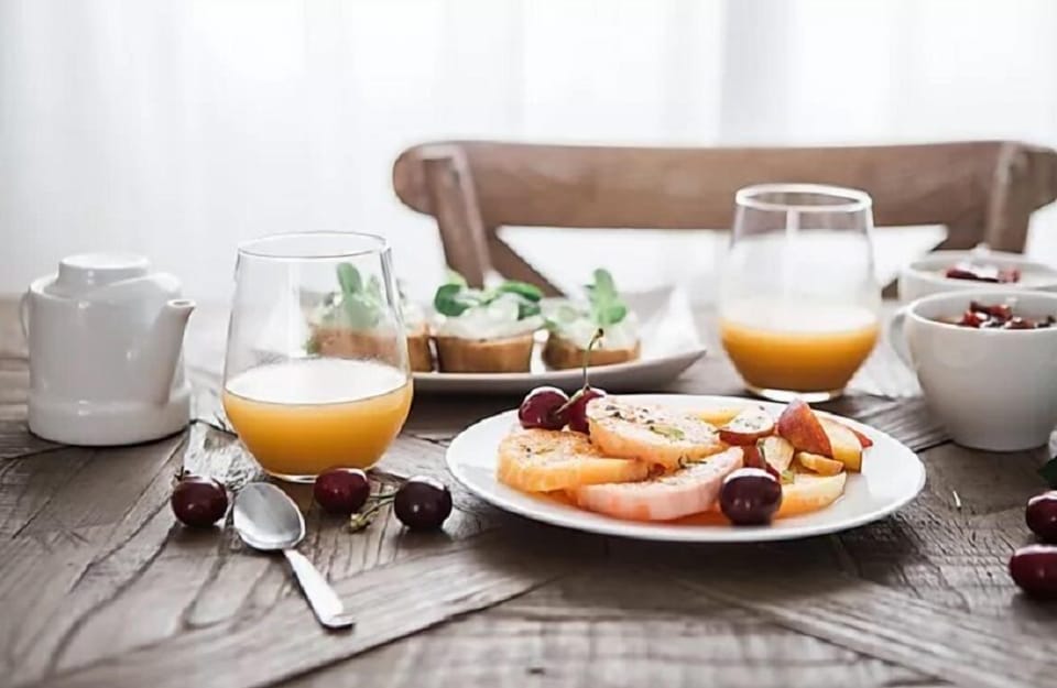 Free daily buffet breakfast