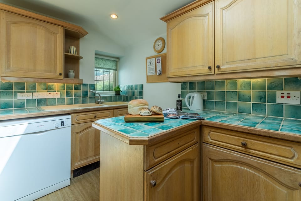 Ground floor: Country style kitchen