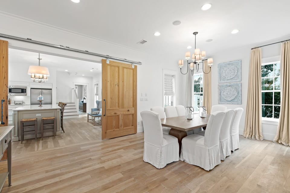 First Floor: Dining