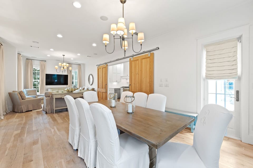First Floor: Dining