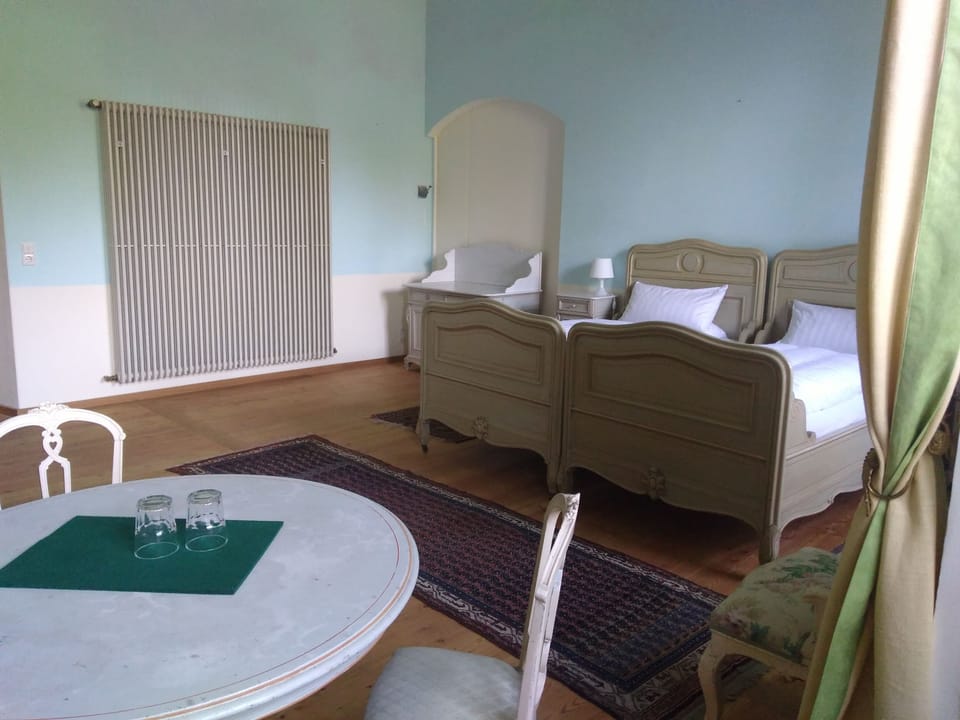 Room (Geheimrat Fuchs) | Free WiFi, bed sheets
