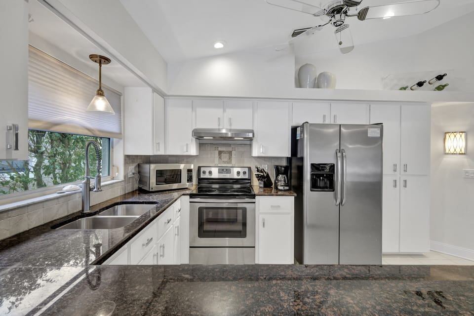Bright Kitchen for Easy Vacation Meals