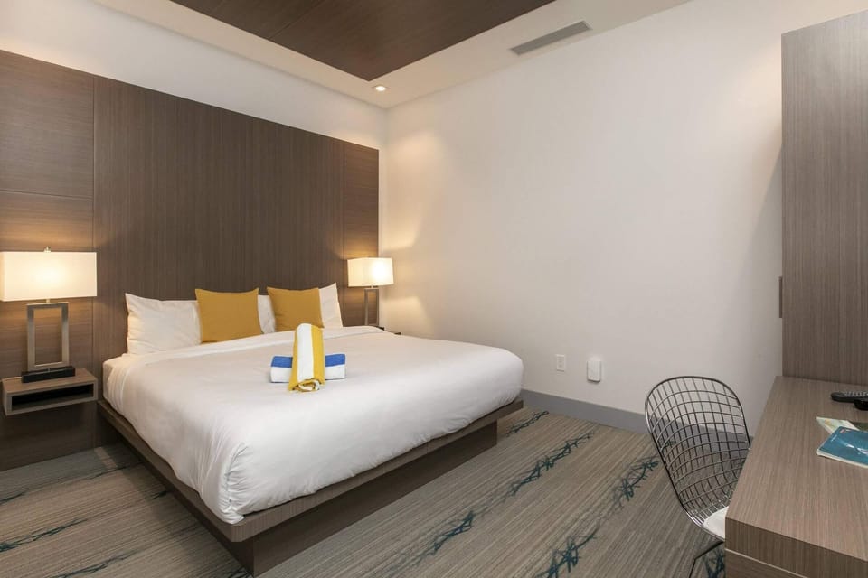King Bed and Desk