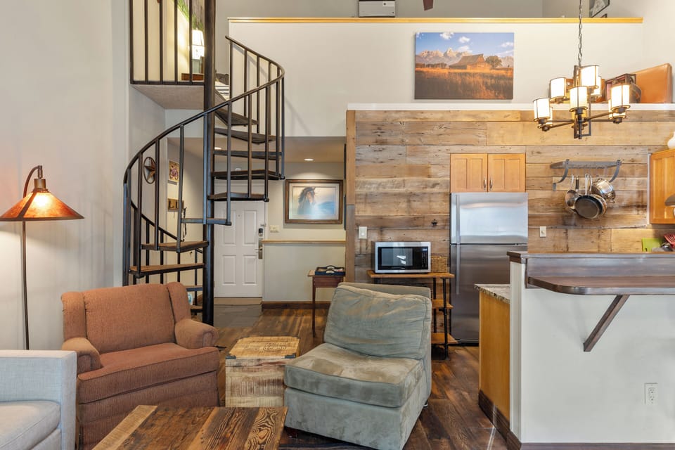 Lulu6P - Living Area - Vivid Vacation Rentals