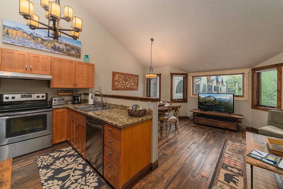 Kitchen - Lulu6P - Vivid Vacation Rentals Telluride - Kitchen