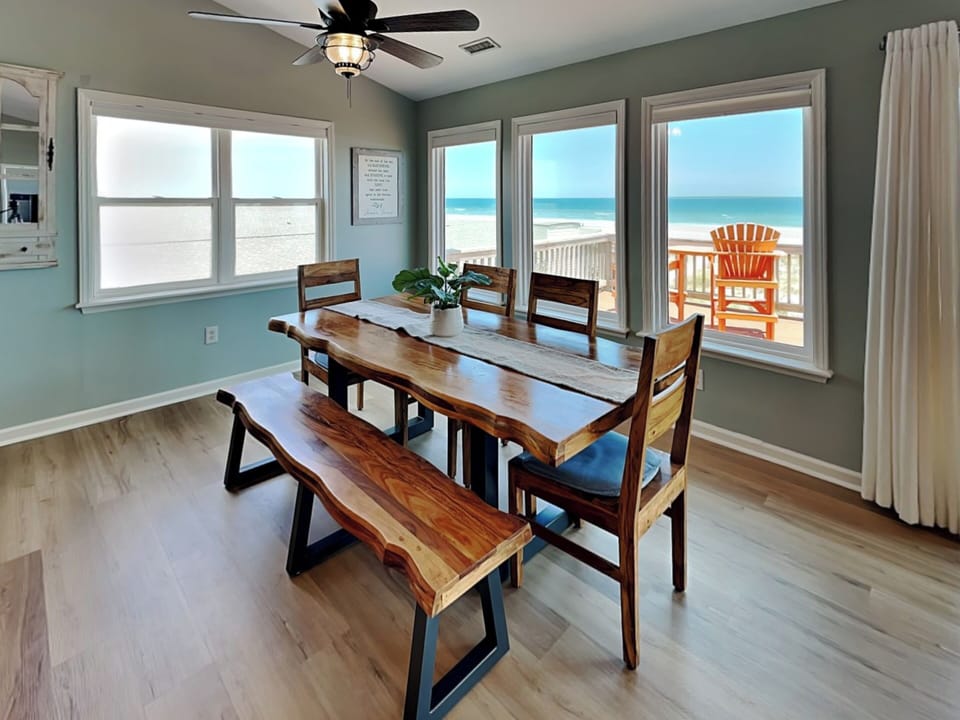 Dining Area - Seating for 6