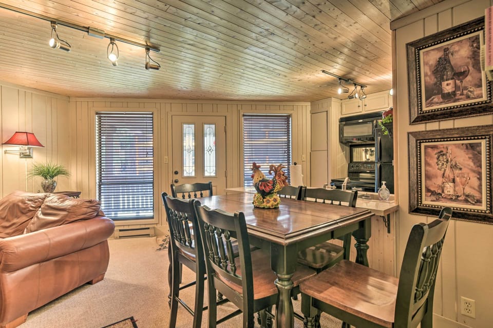 Dining Table | Dishware & Flatware Provided
