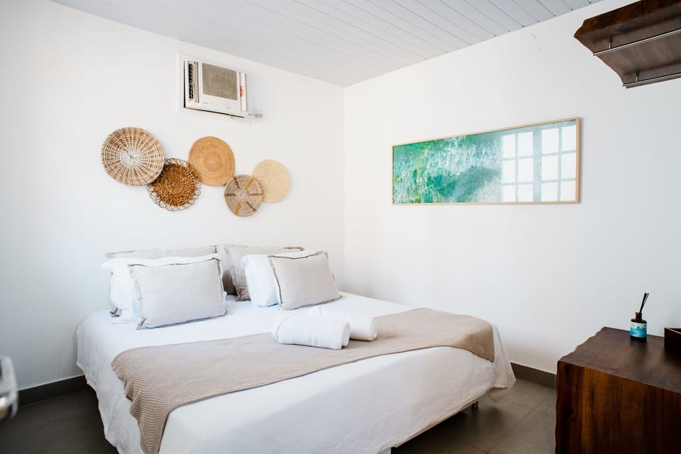 Room, Ensuite (Postinho) | Soundproofing, iron/ironing board, free WiFi, bed sheets