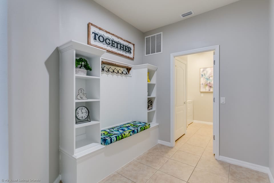 Coat hangers and access to the laundry room - Coat hangers and access to the laundry room