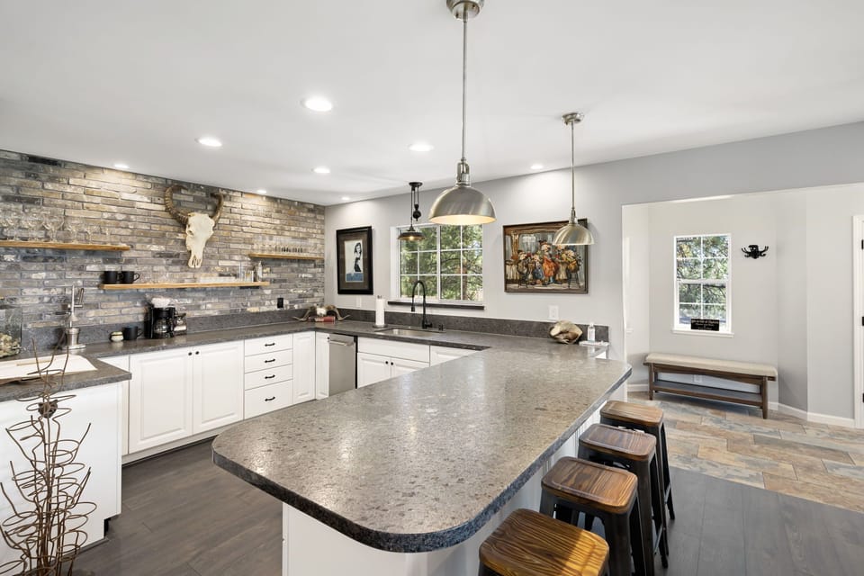 Bar/Kitchenette
