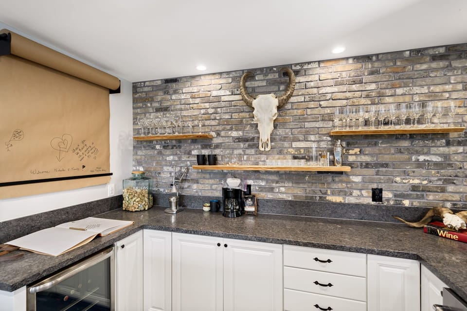 Bar/Kitchenette