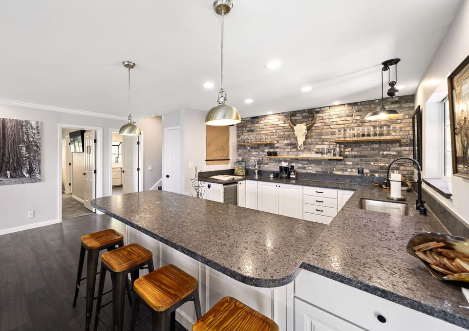 Bar/Kitchenette