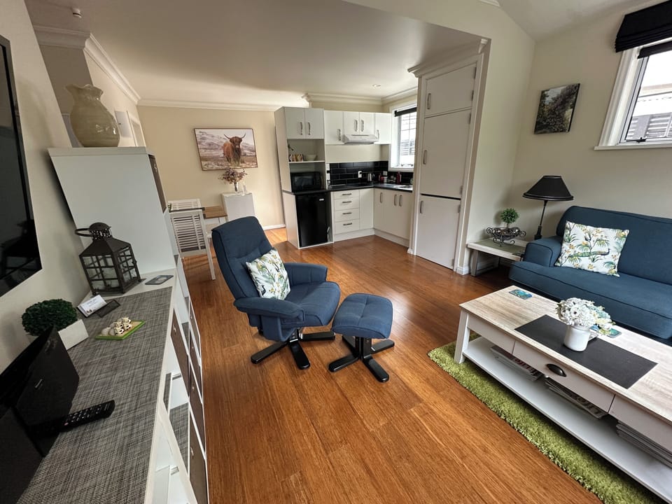 View incorporating lounge and kitchen area.