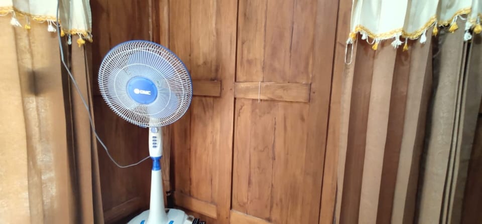 Standard Room (Fan) | Desk, bed sheets