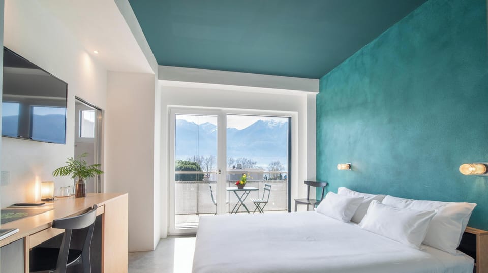 Down comforters, pillowtop beds, free minibar, in-room safe