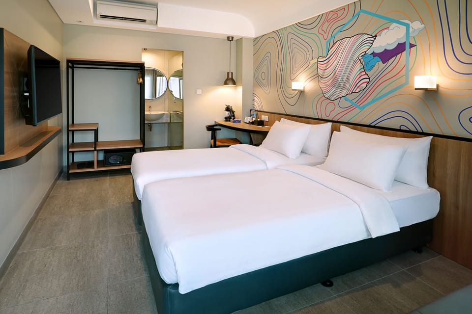 Deluxe Room, 2 Twin Beds | Desk, laptop workspace, free WiFi, bed sheets