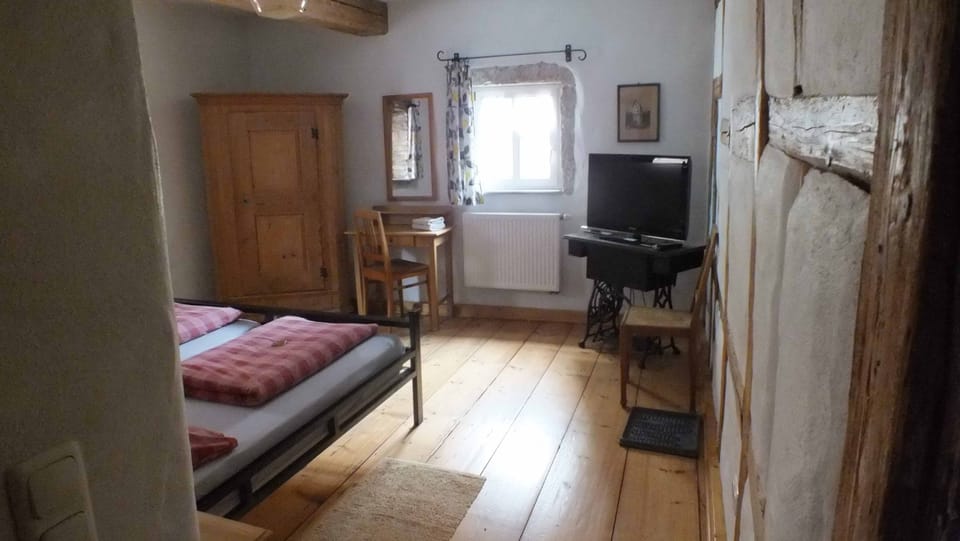 Double Room | Free WiFi, bed sheets