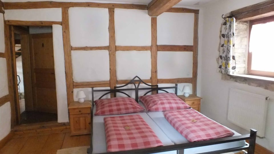 Double Room | Free WiFi, bed sheets