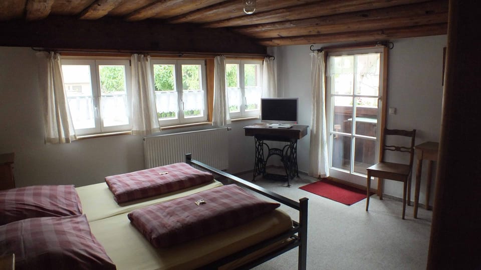 Double Room | Free WiFi, bed sheets