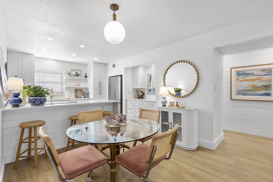 Dining Room Seats 4