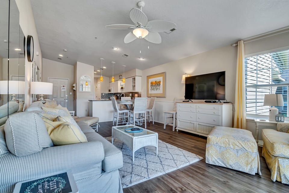 Condo, 2 Bedrooms | Living room | Smart TV