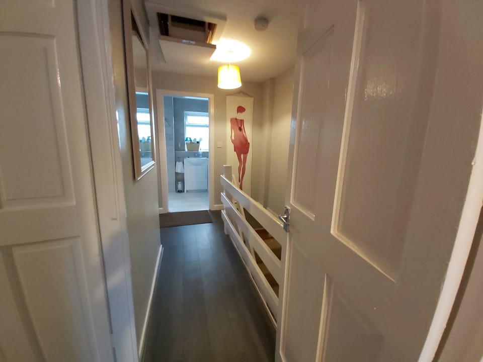 3 bedrooms, premium bedding, memory foam beds, desk