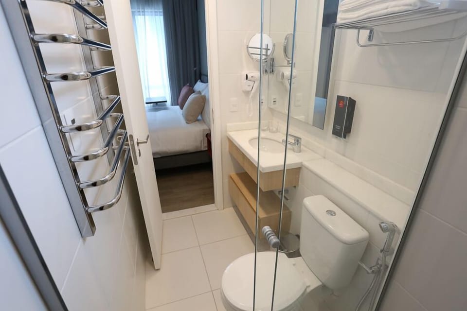 Standard Double Room | Bathroom | Shower, towels