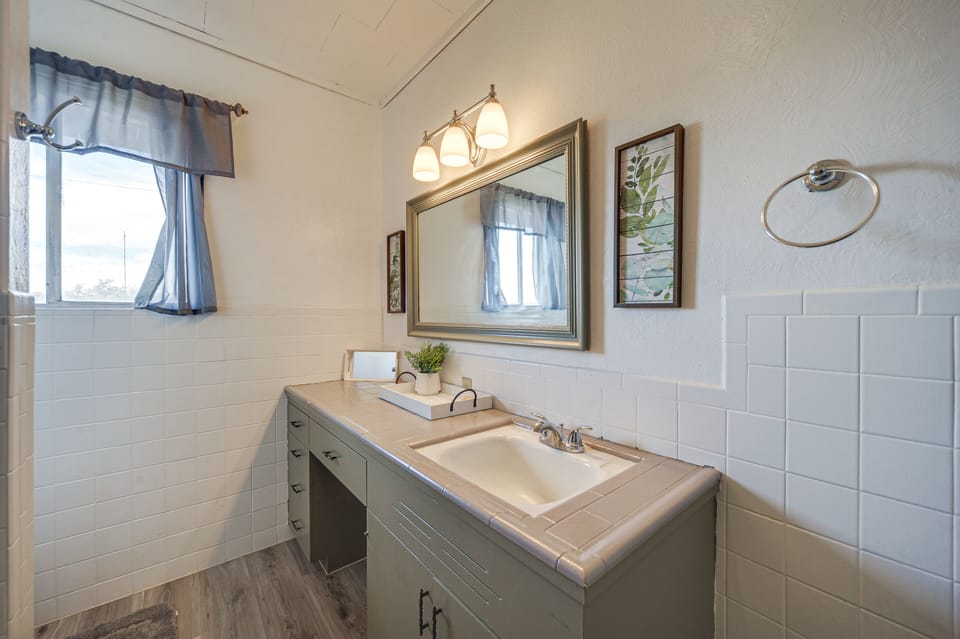 Full Bathroom | Shower/Tub Combo