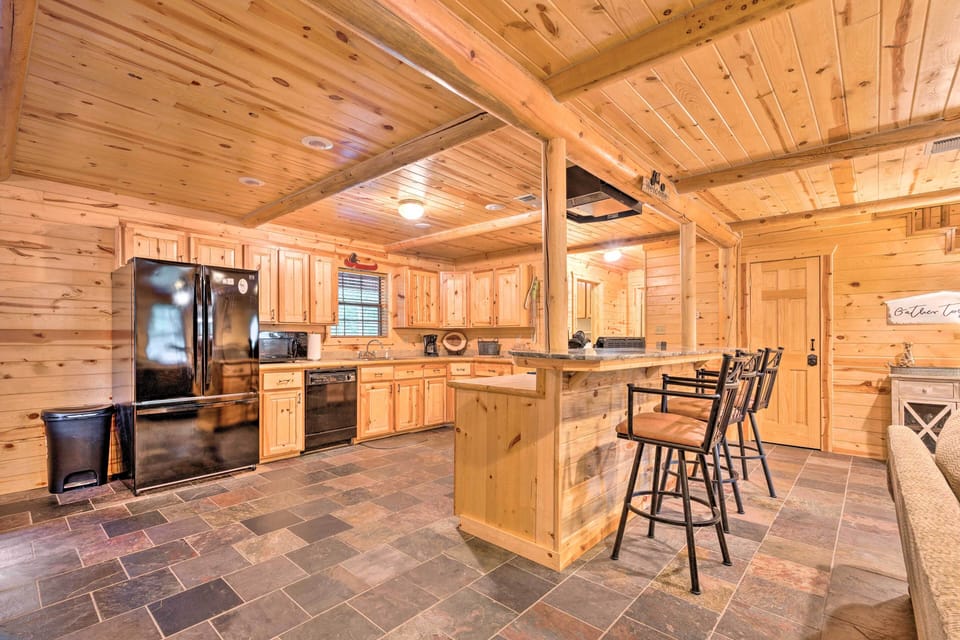 Kitchen | Fully Equipped | Granite Countertops