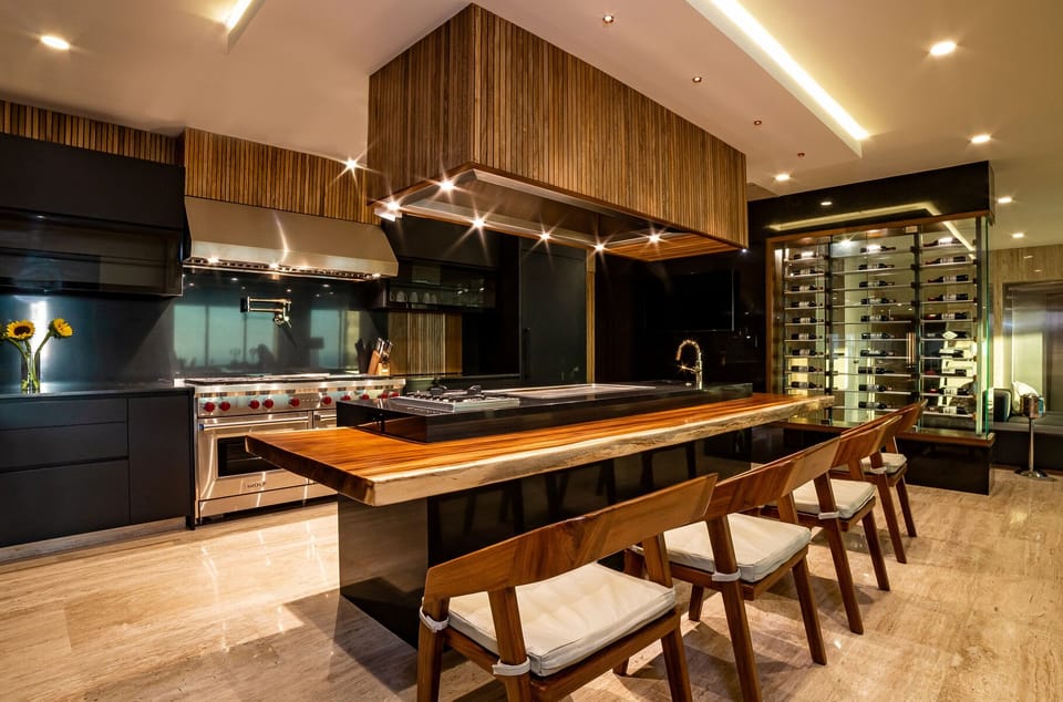 Fully equipped kitchen with bar seating