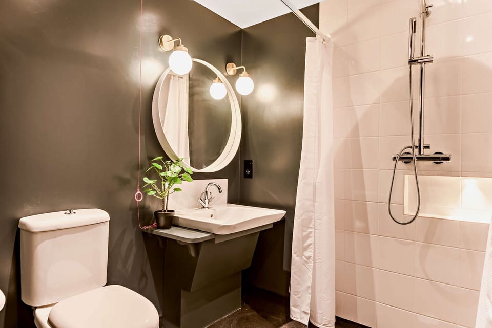 Folly View Bathroom - StayCotswold