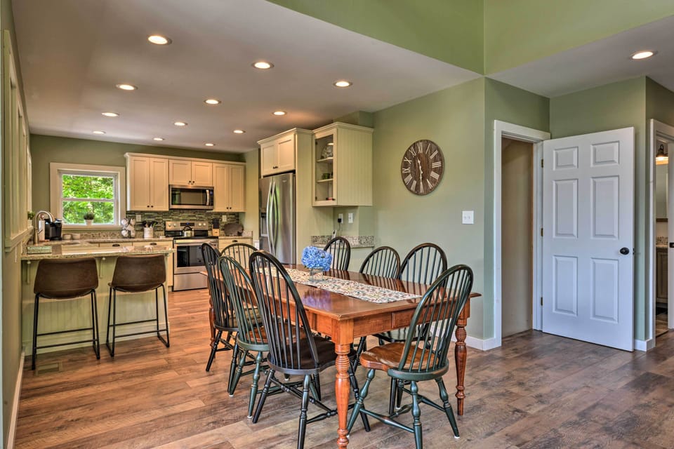 Dining Area | Dishware & Flatware